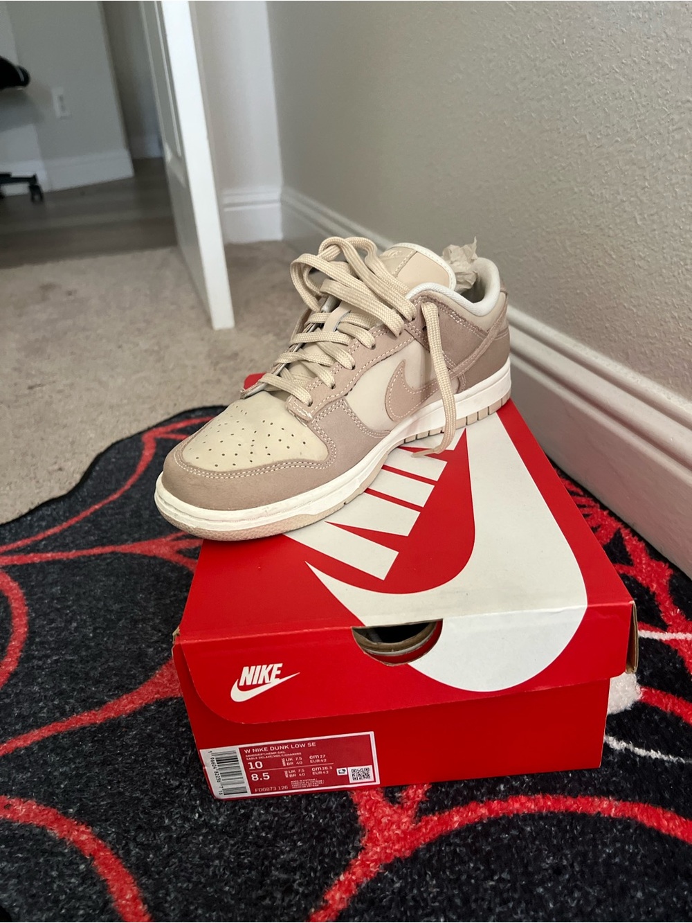 Nike Low-Top Sneakers in Beige and Cream